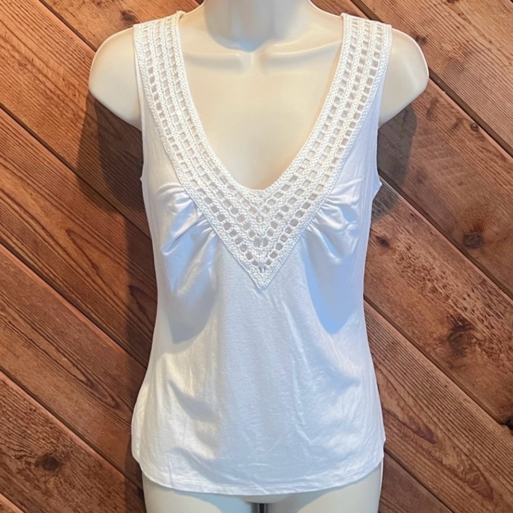 Caché sequin crochet v neck pullover tank top sleeveless blouse top